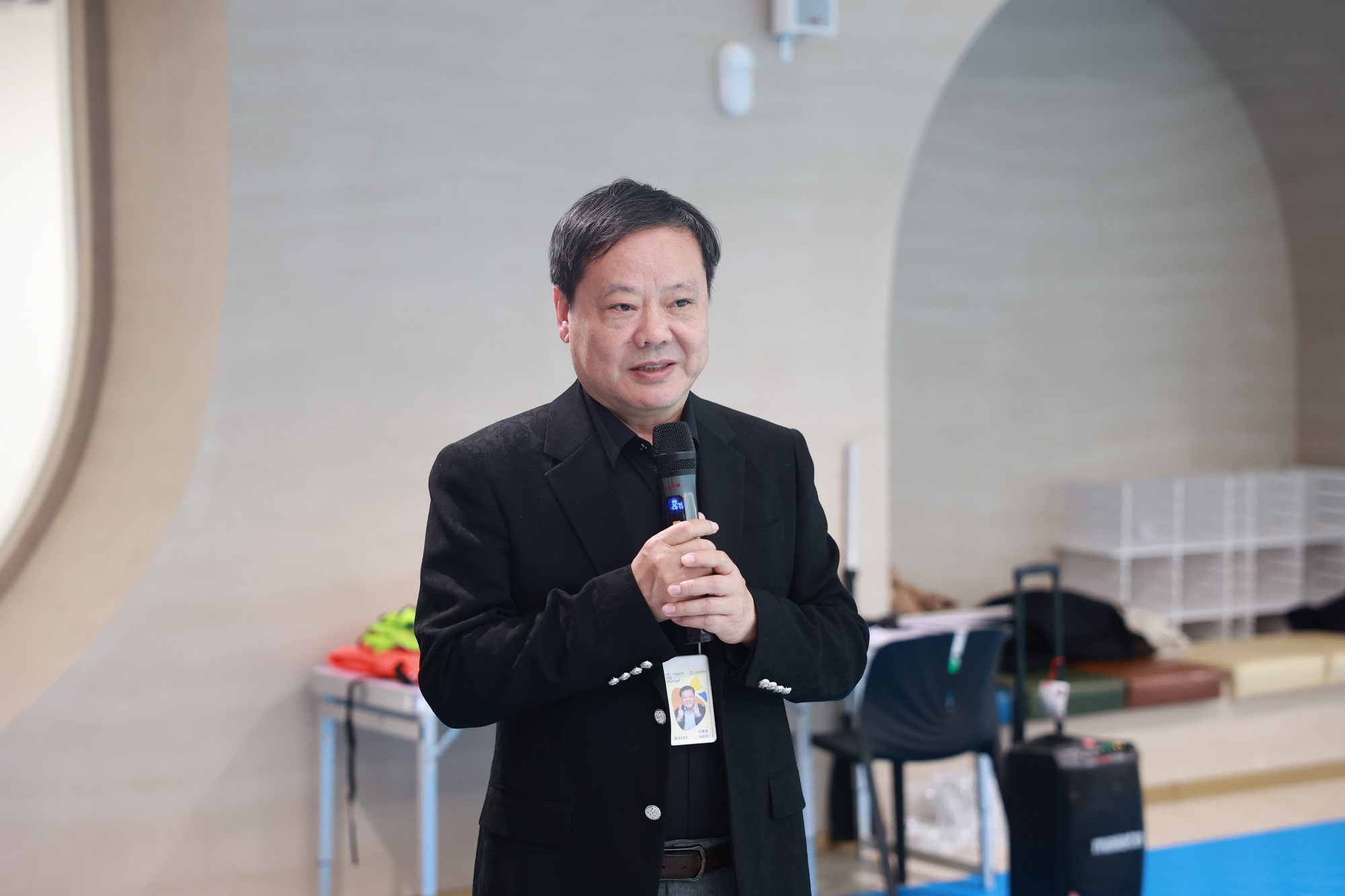 塑料瓶变“废”为船｜开云体育 开云官网湘湖未来学校举行“自制载人小船”竞速赛(图2)