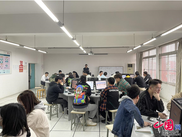 易就业起薪高前景好！电子科大成都学院两专业从省一流向国家一流专开云体育 开云官网业冲刺(图3)