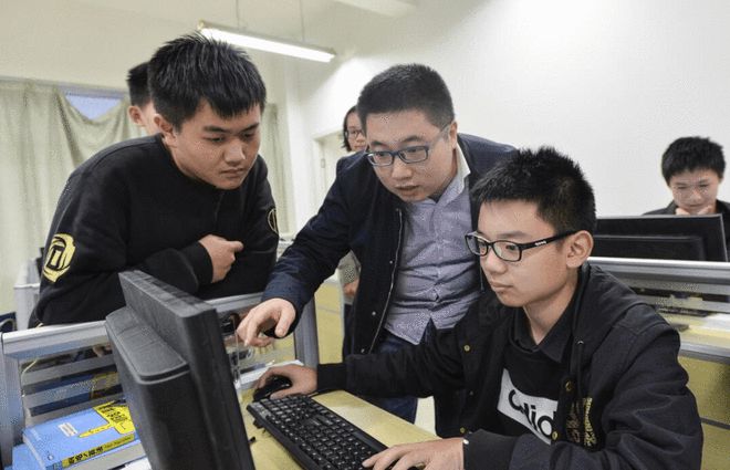 计算机专业毕业后人均月薪是否真开云体育 Kaiyun.com 官网入口的很高现实情况很打脸(图4)