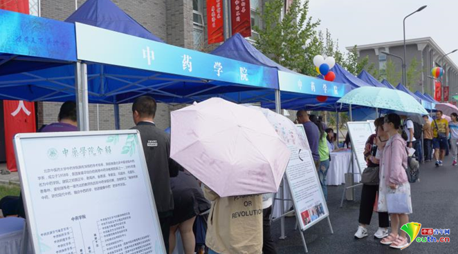 开云 开云体育平台推进大类招生、增加新兴专业、零门槛转专业……这些高校招生放大招!(图2) 开云 开云体育平台推进大类招生、增加新兴专业、零门槛转专业……这些高校招生放大招!(图2)