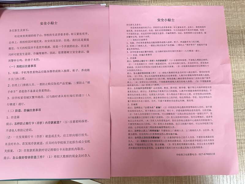 Kaiyun 开云体育今年走上高考考场他借助台灯和放大镜完成了考试(图3)