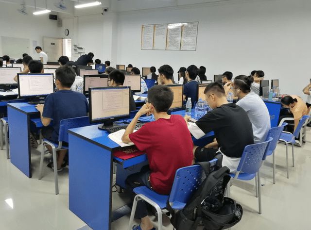 开云 开云体育平台被教育部点名的5大专业就业前景“一路绿灯”你在其中吗？(图2)