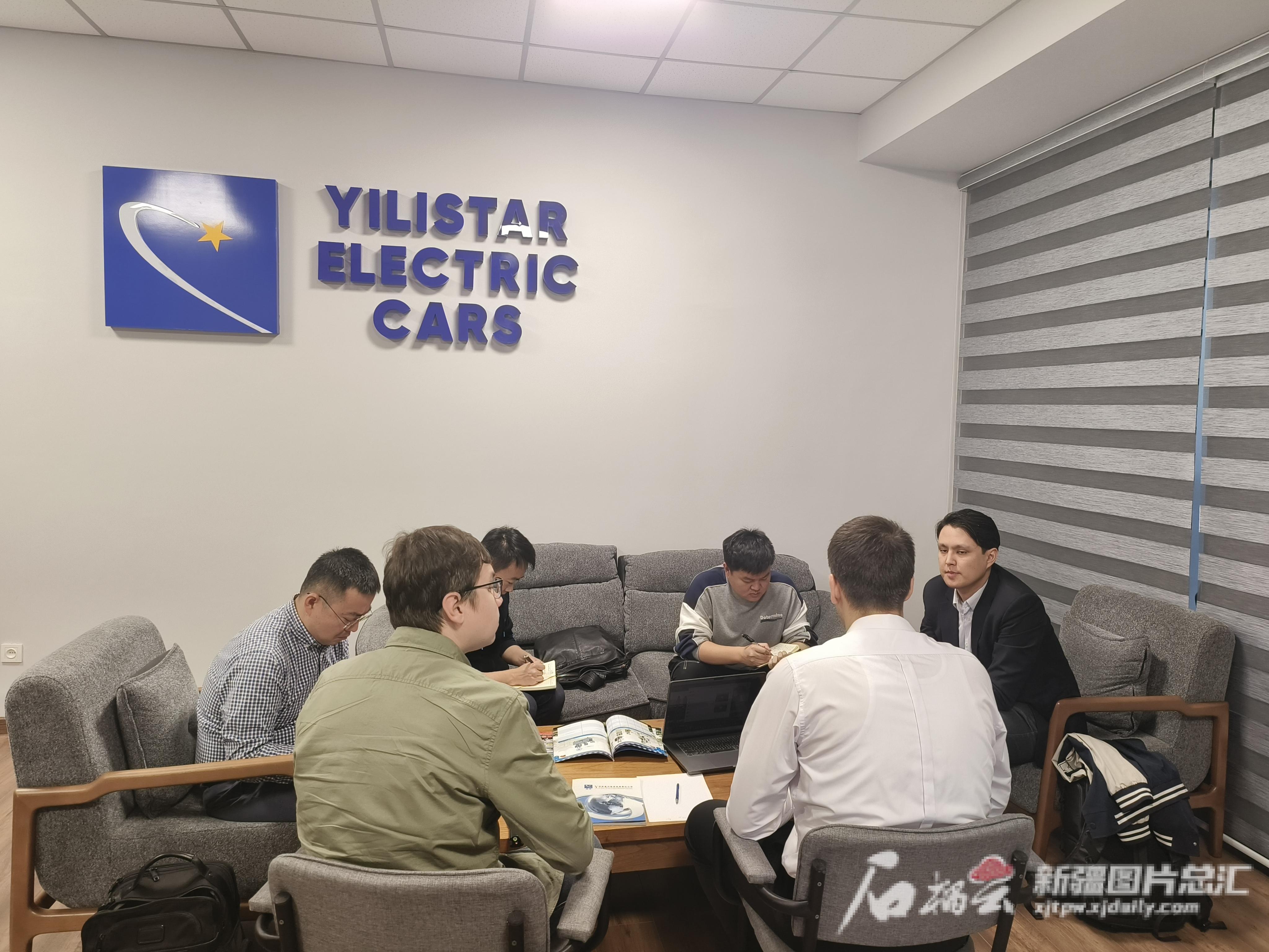 开云 开云体育官网奔腾之路·洞见丨珍视友谊 续写中乌“新丝路”故事(图2)