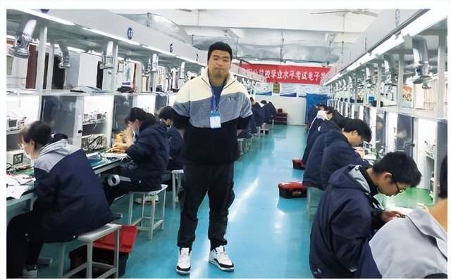 六大类17个专业南京这所职校特色专业助力学子“职”通未来!开云体育 开云平台(图1) 六大类17个专业南京这所职校特色专业助力学子“职”通未来!开云体育 开云平台(图1)