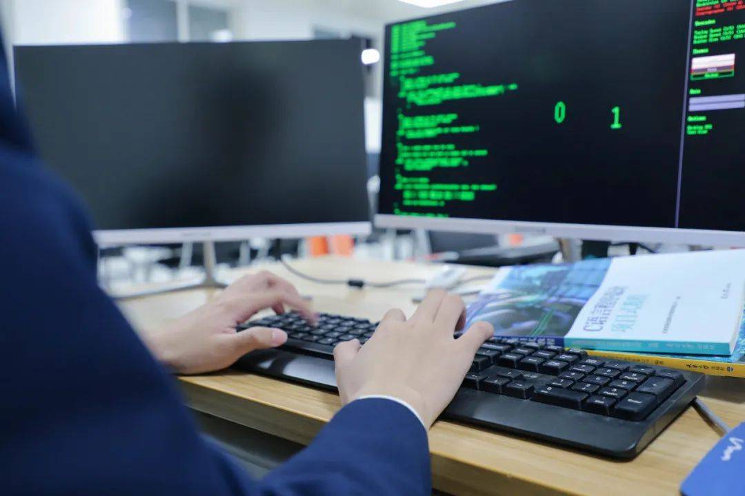 开云 开云体育官网绵阳飞行职业学院丨计算机应用技术:大数据时代风口专业前景与「钱景」并存(图2) 开云 开云体育官网绵阳飞行职业学院丨计算机应用技术:大数据时代风口专业前景与「钱景」并存(图2)