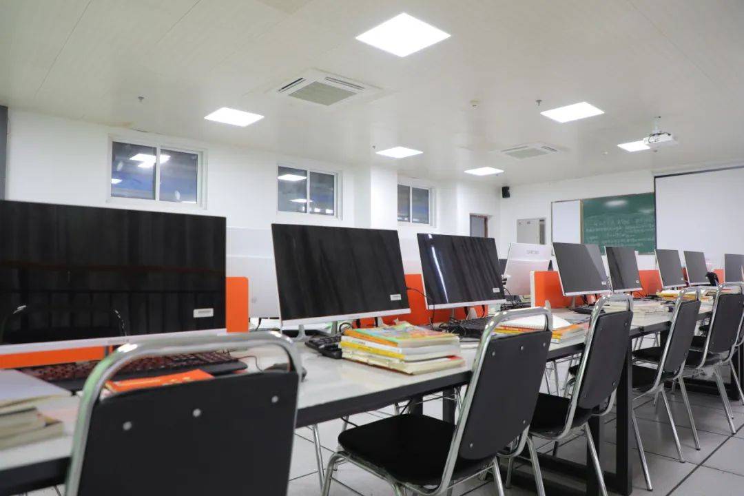 开云 开云体育官网绵阳飞行职业学院丨计算机应用技术:大数据时代风口专业前景与「钱景」并存(图4) 开云 开云体育官网绵阳飞行职业学院丨计算机应用技术:大数据时代风口专业前景与「钱景」并存(图4)