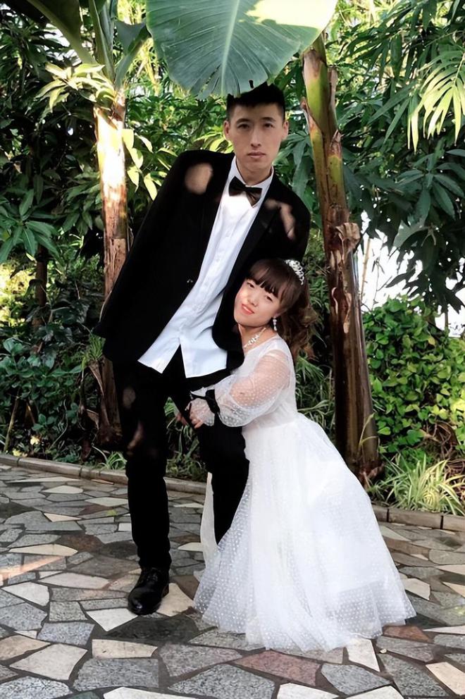 我没双臂娶小15岁娇妻她身高110cm我们准备要二胎很幸福开云体育 开云官网(图8)