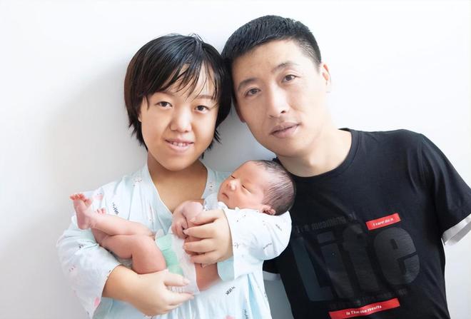 我没双臂娶小15岁娇妻她身高110cm我们准备要二胎很幸福开云体育 开云官网(图13)