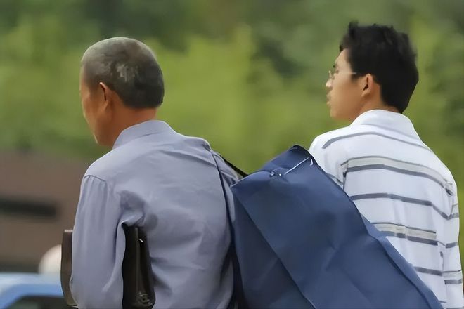 开云体育 Kaiyun.com 官网入口河南高三考生父亲患癌张雪峰建议：比起计算机这个专业更合适(图3)