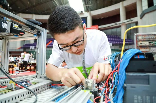 开云体育 Kaiyun.com 官网入口河南高三考生父亲患癌张雪峰建议：比起计算机这个专业更合适(图4)